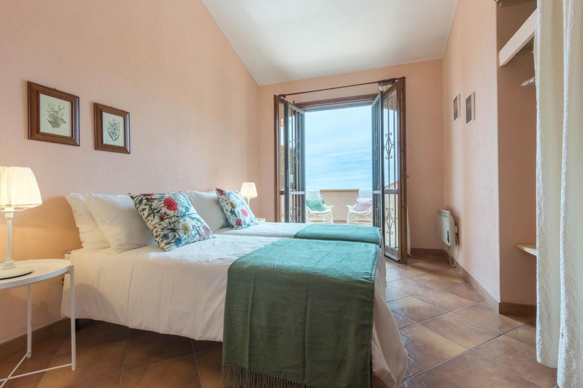 Villa Bellavista Con Piscina Privata, Vista Mare Vicino A فيلاّسيمِيوس المظهر الخارجي الصورة